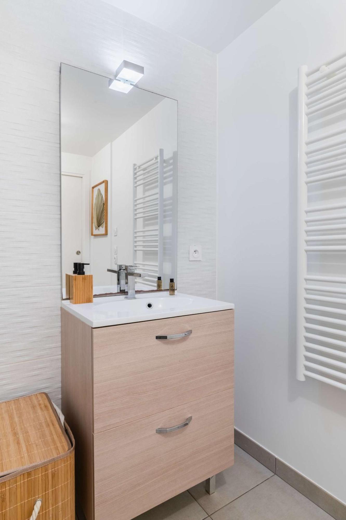 Appartement Lumineux Avec Terrasse Courbevoie - 4P - Flat-Guest Экстерьер фото