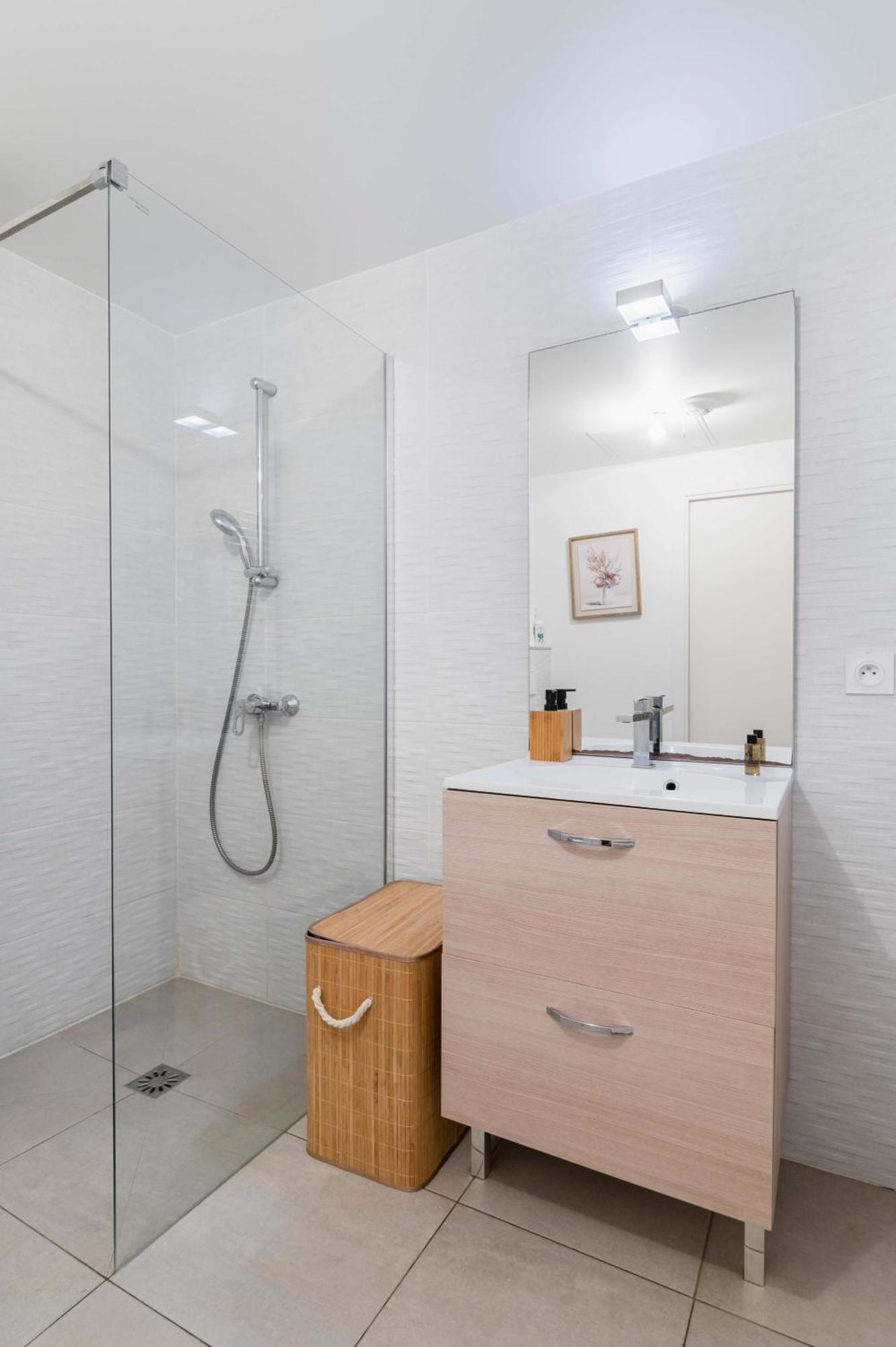 Appartement Lumineux Avec Terrasse Courbevoie - 4P - Flat-Guest Экстерьер фото